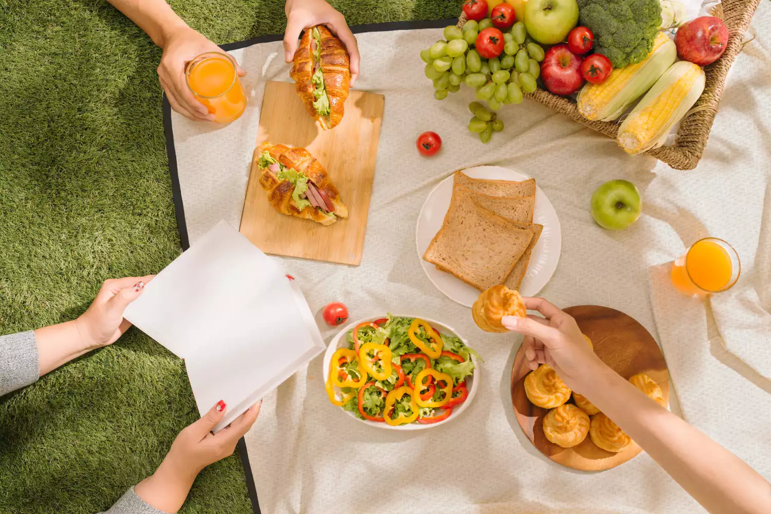 white picnic blanket waterproof